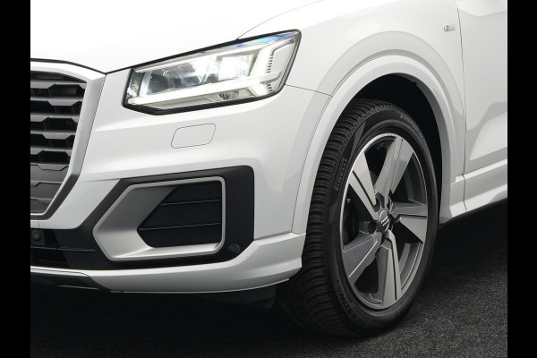 Audi Q2 35 TFSI 2x S Line 150pk | Camera | LED | Carplay | Sportsoelen Half Leder | Stoelverwarming | Cruise Control | 18'' L.M. | DAB |
