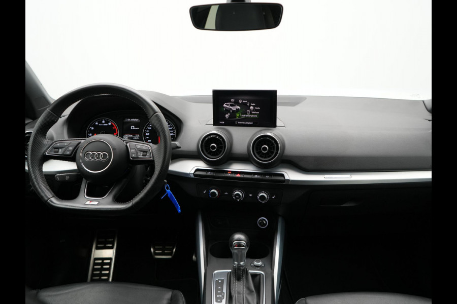 Audi Q2 35 TFSI 2x S Line 150pk | Camera | LED | Carplay | Sportsoelen Half Leder | Stoelverwarming | Cruise Control | 18'' L.M. | DAB |