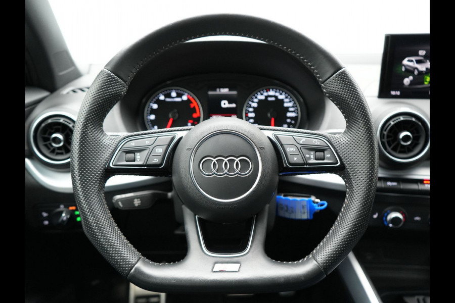 Audi Q2 35 TFSI 2x S Line 150pk | Camera | LED | Carplay | Sportsoelen Half Leder | Stoelverwarming | Cruise Control | 18'' L.M. | DAB |