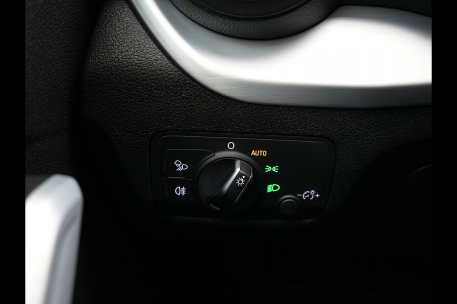 Audi Q2 35 TFSI 2x S Line 150pk | Camera | LED | Carplay | Sportsoelen Half Leder | Stoelverwarming | Cruise Control | 18'' L.M. | DAB |