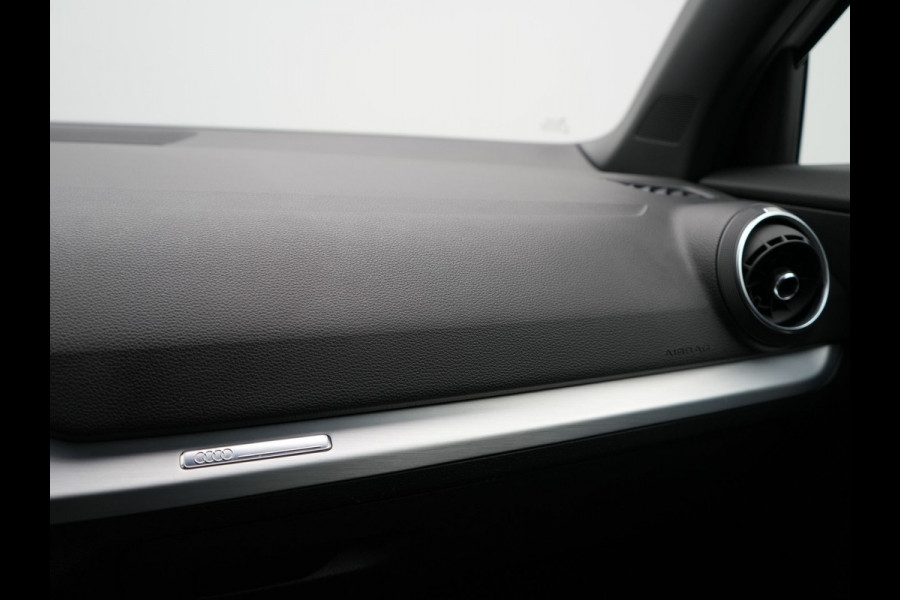 Audi Q2 35 TFSI 2x S Line 150pk | Camera | LED | Carplay | Sportsoelen Half Leder | Stoelverwarming | Cruise Control | 18'' L.M. | DAB |
