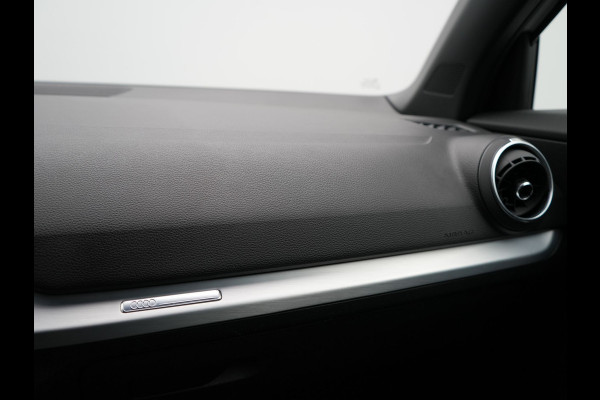 Audi Q2 35 TFSI 2x S Line 150pk | Camera | LED | Carplay | Sportsoelen Half Leder | Stoelverwarming | Cruise Control | 18'' L.M. | DAB |