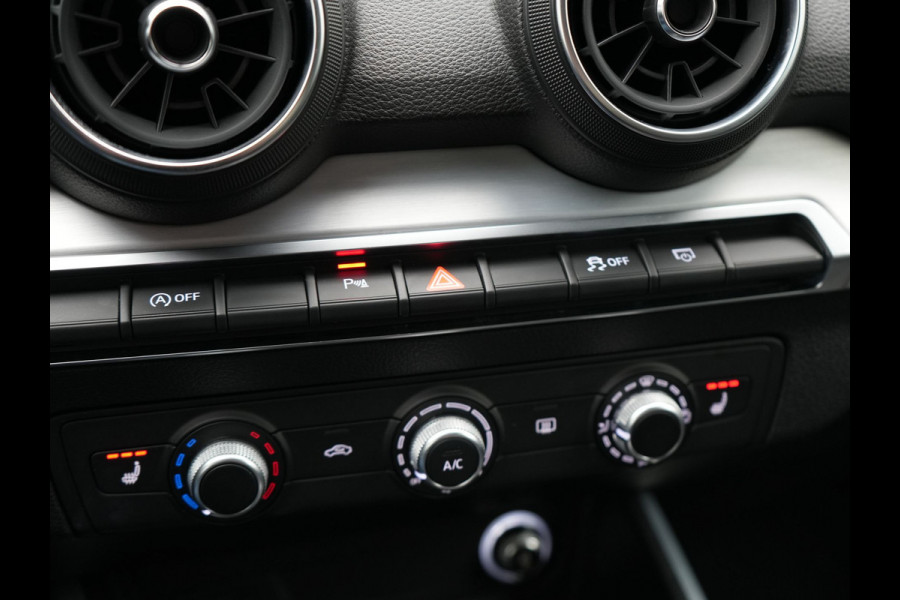 Audi Q2 35 TFSI 2x S Line 150pk | Camera | LED | Carplay | Sportsoelen Half Leder | Stoelverwarming | Cruise Control | 18'' L.M. | DAB |