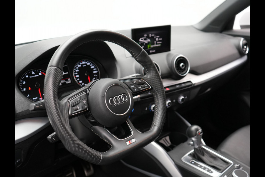 Audi Q2 35 TFSI 2x S Line 150pk | Camera | LED | Carplay | Sportsoelen Half Leder | Stoelverwarming | Cruise Control | 18'' L.M. | DAB |