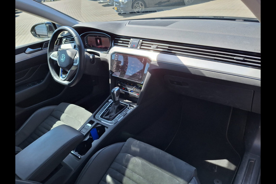 Volkswagen Passat Variant 1.4 TSI GTE Plug in Hybrid PHEV | Panodak | Adaptive Cruise | Alcantara Sportstoelen | Carplay | IQ Led | 360 Camera |