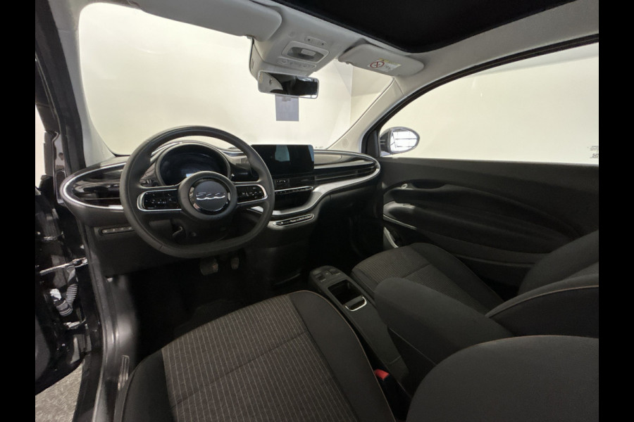 Fiat 500E CABRIO Icon 42 kWh | Navigatie | Automatische airco | Achteruitrijcamera |  SoH (batterijcheck) 90.59 % score!