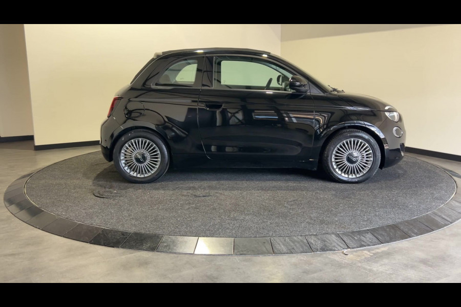 Fiat 500E CABRIO Icon 42 kWh | Navigatie | Automatische airco | Achteruitrijcamera |  SoH (batterijcheck) 90.59 % score!