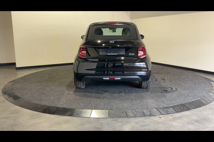 Fiat 500E CABRIO Icon 42 kWh | Navigatie | Automatische airco | Achteruitrijcamera |  SoH (batterijcheck) 90.59 % score!