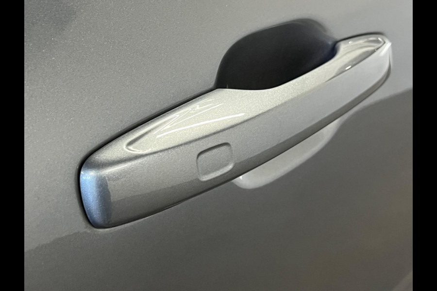 Volvo XC60 Recharge T6 AWD R-Design Open dak | Trekhaak | Adapt. Cruise c. | BLIS | Keyless | Stoelverwarming V+A