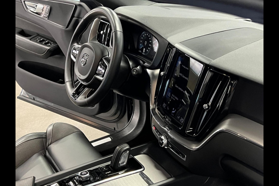 Volvo XC60 Recharge T6 AWD R-Design Open dak | Trekhaak | Adapt. Cruise c. | BLIS | Keyless | Stoelverwarming V+A