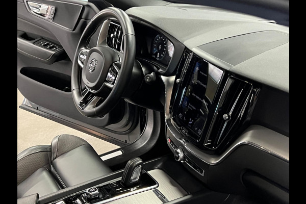 Volvo XC60 Recharge T6 AWD R-Design Open dak | Trekhaak | Adapt. Cruise c. | BLIS | Keyless | Stoelverwarming V+A