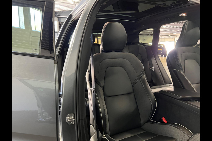 Volvo XC60 Recharge T6 AWD R-Design Open dak | Trekhaak | Adapt. Cruise c. | BLIS | Keyless | Stoelverwarming V+A