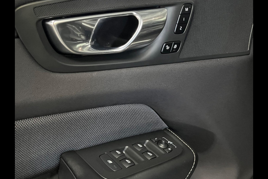 Volvo XC60 Recharge T6 AWD R-Design Open dak | Trekhaak | Adapt. Cruise c. | BLIS | Keyless | Stoelverwarming V+A