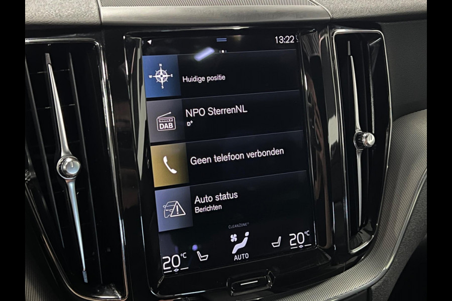 Volvo XC60 Recharge T6 AWD R-Design Open dak | Trekhaak | Adapt. Cruise c. | BLIS | Keyless | Stoelverwarming V+A