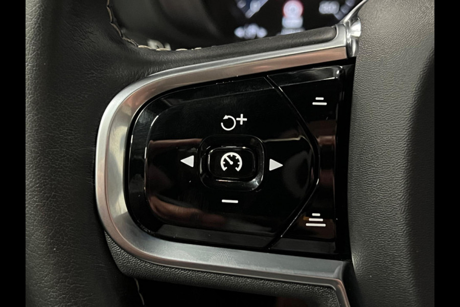 Volvo XC60 Recharge T6 AWD R-Design Open dak | Trekhaak | Adapt. Cruise c. | BLIS | Keyless | Stoelverwarming V+A