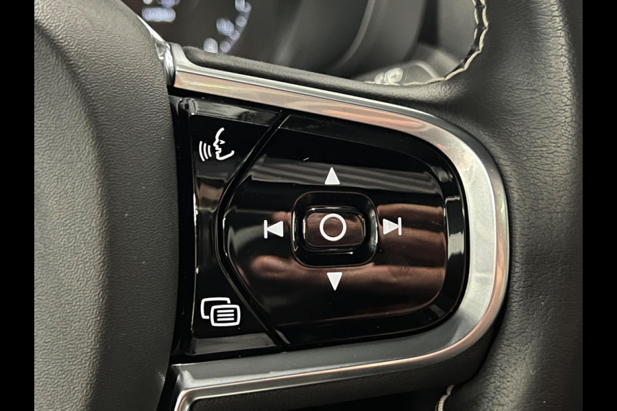 Volvo XC60 Recharge T6 AWD R-Design Open dak | Trekhaak | Adapt. Cruise c. | BLIS | Keyless | Stoelverwarming V+A
