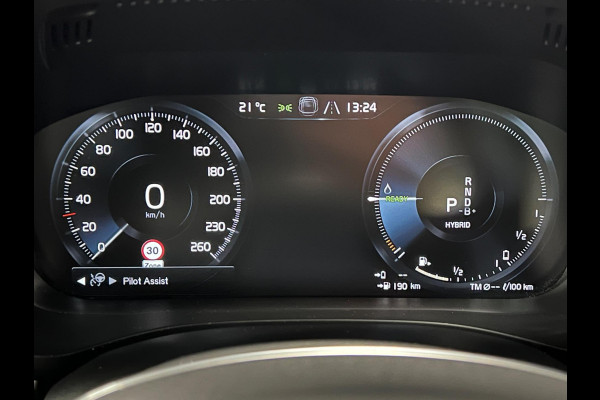 Volvo XC60 Recharge T6 AWD R-Design Open dak | Trekhaak | Adapt. Cruise c. | BLIS | Keyless | Stoelverwarming V+A