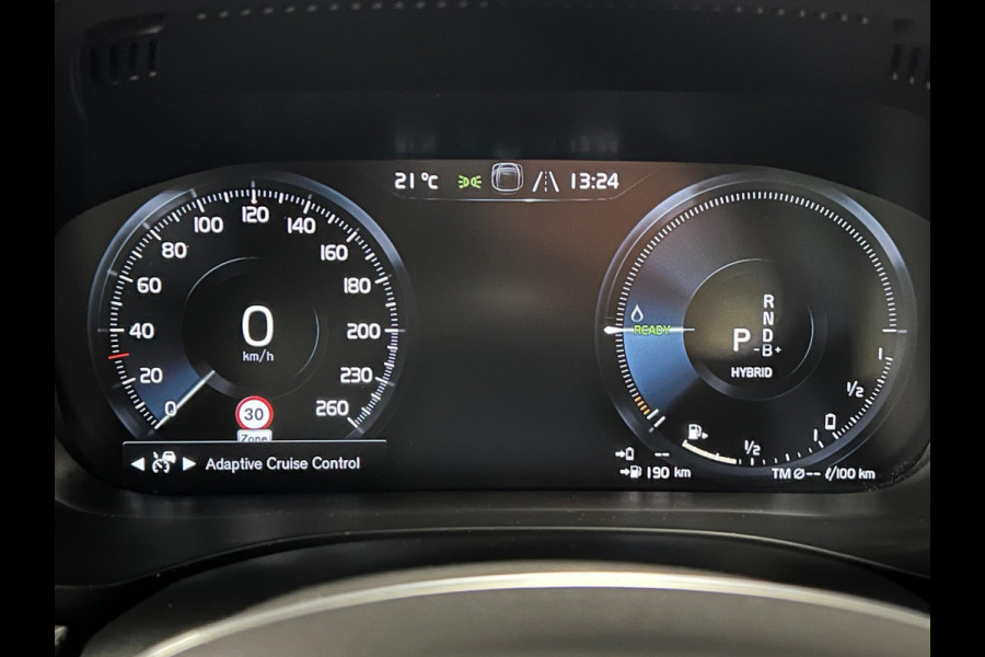 Volvo XC60 Recharge T6 AWD R-Design Open dak | Trekhaak | Adapt. Cruise c. | BLIS | Keyless | Stoelverwarming V+A