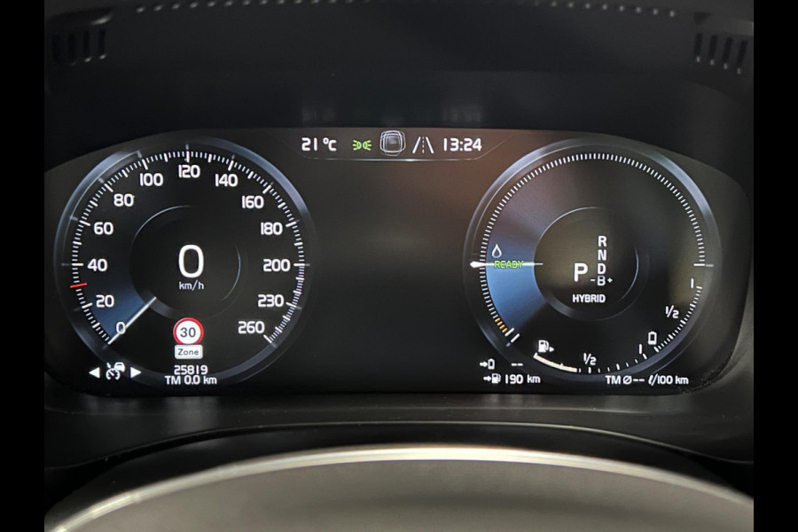 Volvo XC60 Recharge T6 AWD R-Design Open dak | Trekhaak | Adapt. Cruise c. | BLIS | Keyless | Stoelverwarming V+A