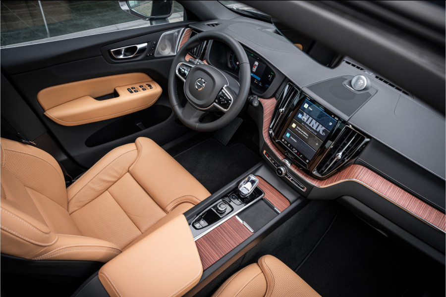 Volvo XC60 2.0 T6 Plug-in hybrid AWD Ultra Bright - Massage - B&W - HUD NP 85K