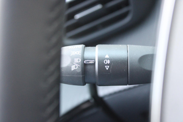 Peugeot 208 1.2 100PK ALLURE | CAMERA VOOR + ACHTER | KEYLESS ENTRY/START | DODEHOEK DETECTIE | NAVIGATIE | DRAADLOZE APPLE CARPLAY/ANDROID AUTO | PARKEERSENSOREN VOOR + ACHTER | ADAPTIVE CRUISE CONTROL | DAB+ RADIO | LED KOPLAMPEN |