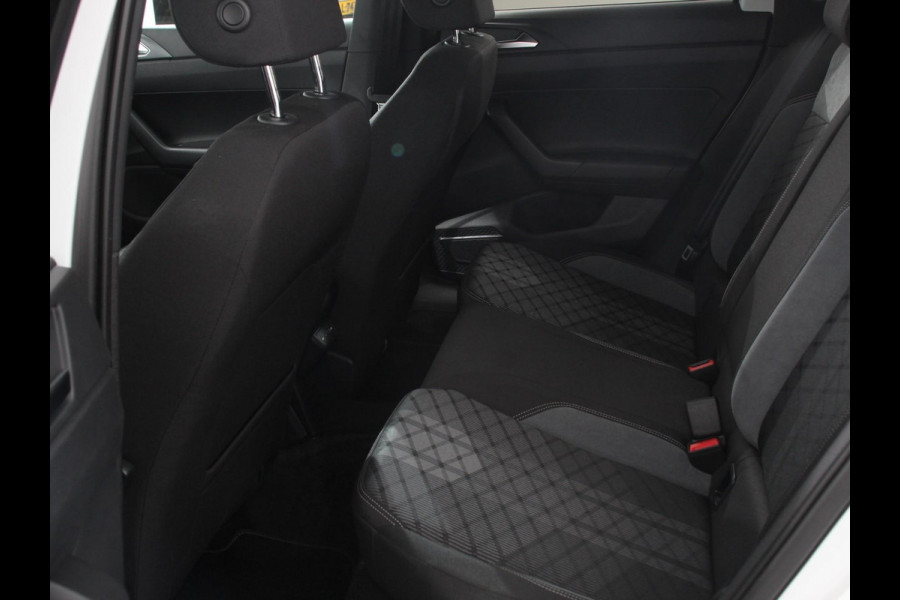 Volkswagen Polo 1.0 TSI DSG R-Line Black Pack Navigatie Apple Carplay/Android Auto Adaptive Cruise Control Parkeersensoren Stoelverwarming Virtual Cockpit Ledverlichting Climate Control