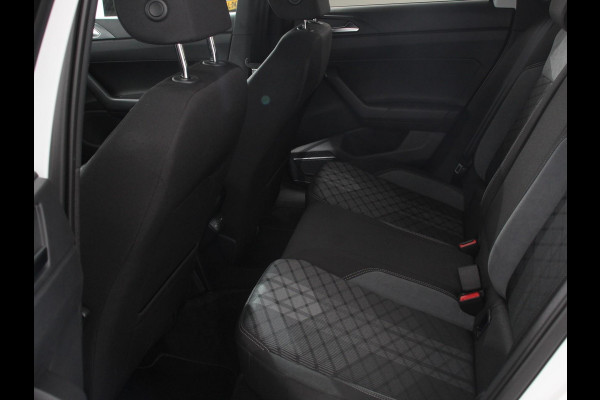Volkswagen Polo 1.0 TSI DSG R-Line Black Pack Navigatie Apple Carplay/Android Auto Adaptive Cruise Control Parkeersensoren Stoelverwarming Virtual Cockpit Ledverlichting Climate Control
