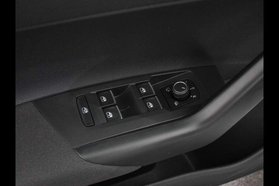 Volkswagen Polo 1.0 TSI DSG R-Line Black Pack Navigatie Apple Carplay/Android Auto Adaptive Cruise Control Parkeersensoren Stoelverwarming Virtual Cockpit Ledverlichting Climate Control