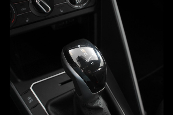 Volkswagen Polo 1.0 TSI DSG R-Line Black Pack Navigatie Apple Carplay/Android Auto Adaptive Cruise Control Parkeersensoren Stoelverwarming Virtual Cockpit Ledverlichting Climate Control