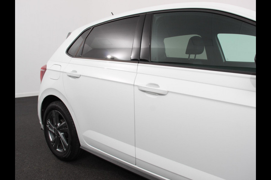 Volkswagen Polo 1.0 TSI DSG R-Line Black Pack Navigatie Apple Carplay/Android Auto Adaptive Cruise Control Parkeersensoren Stoelverwarming Virtual Cockpit Ledverlichting Climate Control
