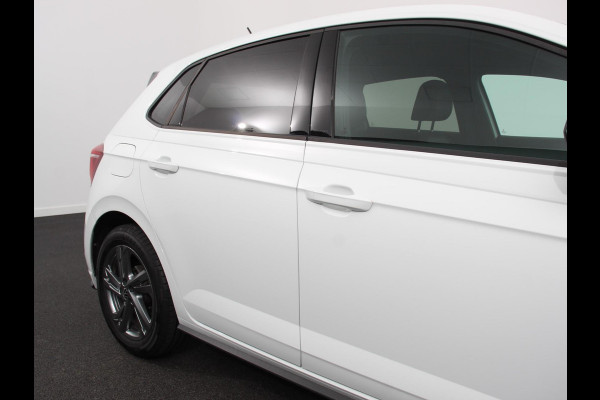 Volkswagen Polo 1.0 TSI DSG R-Line Black Pack Navigatie Apple Carplay/Android Auto Adaptive Cruise Control Parkeersensoren Stoelverwarming Virtual Cockpit Ledverlichting Climate Control