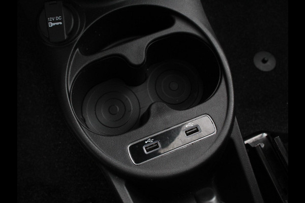 Fiat 500 1.0 Hybrid Dolcevita Finale Panorama dak Climate Control Cruise Control Navigatie Apple Carplay/Android Auto Dab Digitale Cockpit Parkeer Sensoren  Lichtmetalen Velgen Led