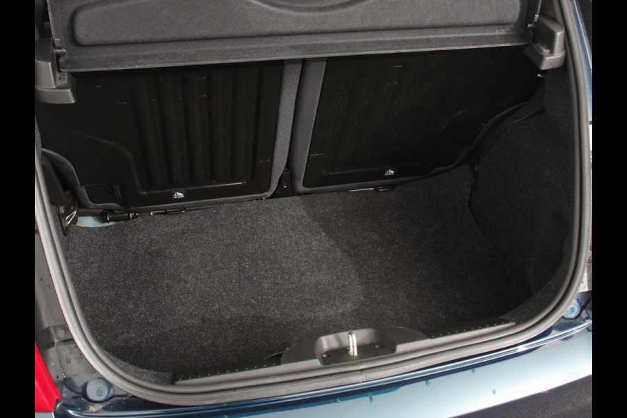 Fiat 500 1.0 Hybrid Dolcevita Finale Panorama dak Climate Control Cruise Control Navigatie Apple Carplay/Android Auto Dab Digitale Cockpit Parkeer Sensoren  Lichtmetalen Velgen Led