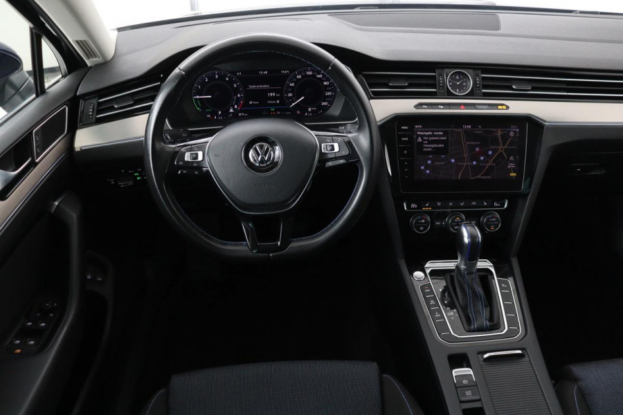 Volkswagen Passat 1.4 TSI PHEV GTE | Head-Up | Stoelverwarming | 360 camera | Trekhaak | Keyless | Carplay | Dynamic Chassis Control | Full LED | Massage | Navigatie | Active Info Display