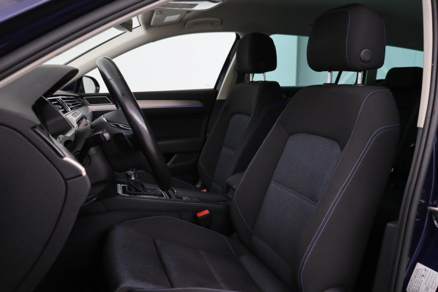 Volkswagen Passat 1.4 TSI PHEV GTE | Head-Up | Stoelverwarming | 360 camera | Trekhaak | Keyless | Carplay | Dynamic Chassis Control | Full LED | Massage | Navigatie | Active Info Display