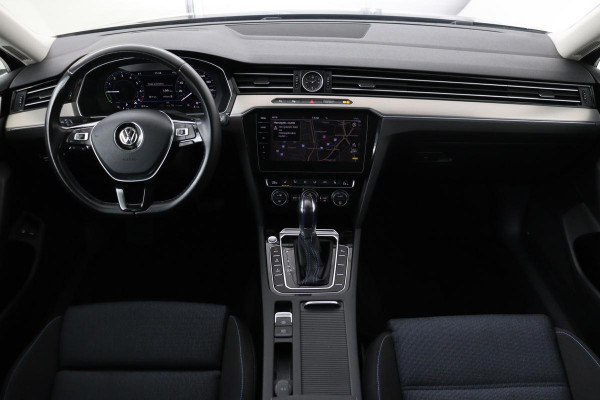 Volkswagen Passat 1.4 TSI PHEV GTE | Head-Up | Stoelverwarming | 360 camera | Trekhaak | Keyless | Carplay | Dynamic Chassis Control | Full LED | Massage | Navigatie | Active Info Display