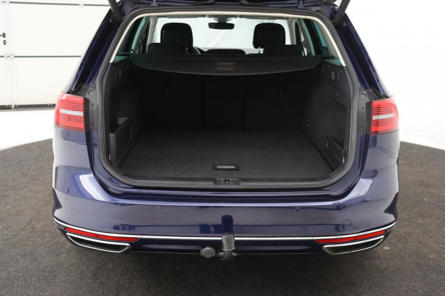 Volkswagen Passat 1.4 TSI PHEV GTE | Head-Up | Stoelverwarming | 360 camera | Trekhaak | Keyless | Carplay | Dynamic Chassis Control | Full LED | Massage | Navigatie | Active Info Display
