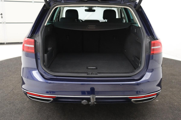 Volkswagen Passat 1.4 TSI PHEV GTE | Head-Up | Stoelverwarming | 360 camera | Trekhaak | Keyless | Carplay | Dynamic Chassis Control | Full LED | Massage | Navigatie | Active Info Display