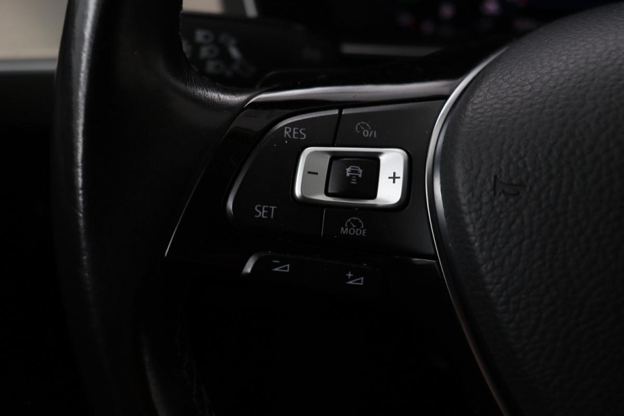 Volkswagen Passat 1.4 TSI PHEV GTE | Head-Up | Stoelverwarming | 360 camera | Trekhaak | Keyless | Carplay | Dynamic Chassis Control | Full LED | Massage | Navigatie | Active Info Display
