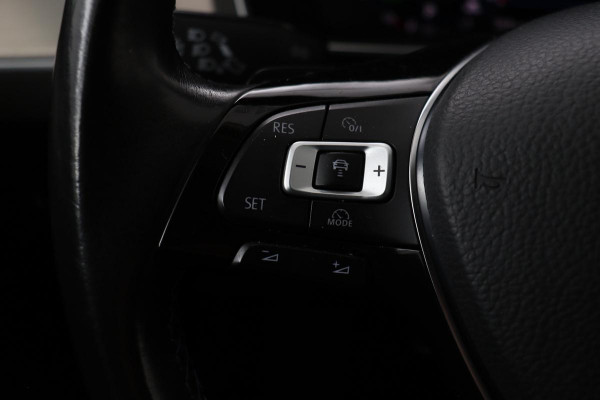 Volkswagen Passat 1.4 TSI PHEV GTE | Head-Up | Stoelverwarming | 360 camera | Trekhaak | Keyless | Carplay | Dynamic Chassis Control | Full LED | Massage | Navigatie | Active Info Display