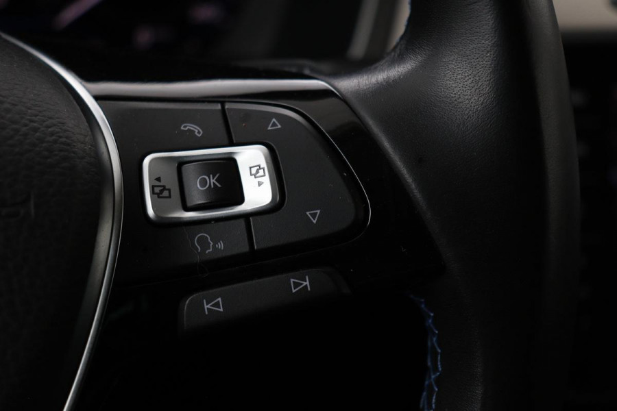 Volkswagen Passat 1.4 TSI PHEV GTE | Head-Up | Stoelverwarming | 360 camera | Trekhaak | Keyless | Carplay | Dynamic Chassis Control | Full LED | Massage | Navigatie | Active Info Display