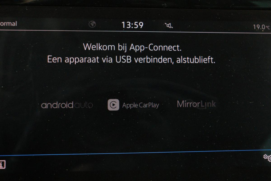 Volkswagen Passat 1.4 TSI PHEV GTE | Head-Up | Stoelverwarming | 360 camera | Trekhaak | Keyless | Carplay | Dynamic Chassis Control | Full LED | Massage | Navigatie | Active Info Display