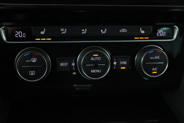 Volkswagen Passat 1.4 TSI PHEV GTE | Head-Up | Stoelverwarming | 360 camera | Trekhaak | Keyless | Carplay | Dynamic Chassis Control | Full LED | Massage | Navigatie | Active Info Display