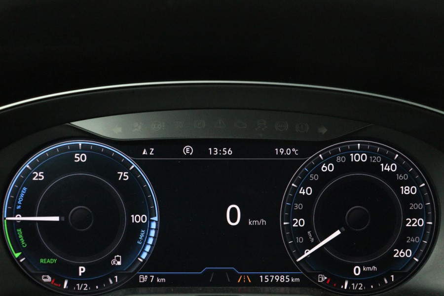 Volkswagen Passat 1.4 TSI PHEV GTE | Head-Up | Stoelverwarming | 360 camera | Trekhaak | Keyless | Carplay | Dynamic Chassis Control | Full LED | Massage | Navigatie | Active Info Display
