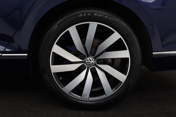 Volkswagen Passat 1.4 TSI PHEV GTE | Head-Up | Stoelverwarming | 360 camera | Trekhaak | Keyless | Carplay | Dynamic Chassis Control | Full LED | Massage | Navigatie | Active Info Display