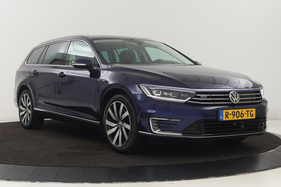 Volkswagen Passat 1.4 TSI PHEV GTE | Head-Up | Stoelverwarming | 360 camera | Trekhaak | Keyless | Carplay | Dynamic Chassis Control | Full LED | Massage | Navigatie | Active Info Display