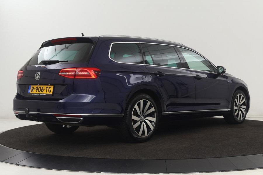 Volkswagen Passat 1.4 TSI PHEV GTE | Head-Up | Stoelverwarming | 360 camera | Trekhaak | Keyless | Carplay | Dynamic Chassis Control | Full LED | Massage | Navigatie | Active Info Display