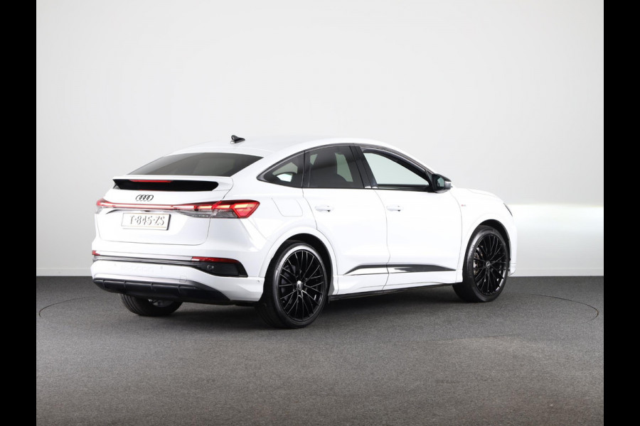Audi Q4 Sportback e-tron 40 S edition 77 kWh 204pk | Trekhaak | 21 inch lichtmetalen velgen | Parkeercamera | Optiekpakket zwart