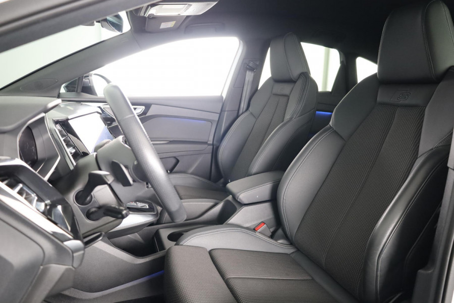 Audi Q4 Sportback e-tron 40 S edition 77 kWh 204pk | Trekhaak | 21 inch lichtmetalen velgen | Parkeercamera | Optiekpakket zwart