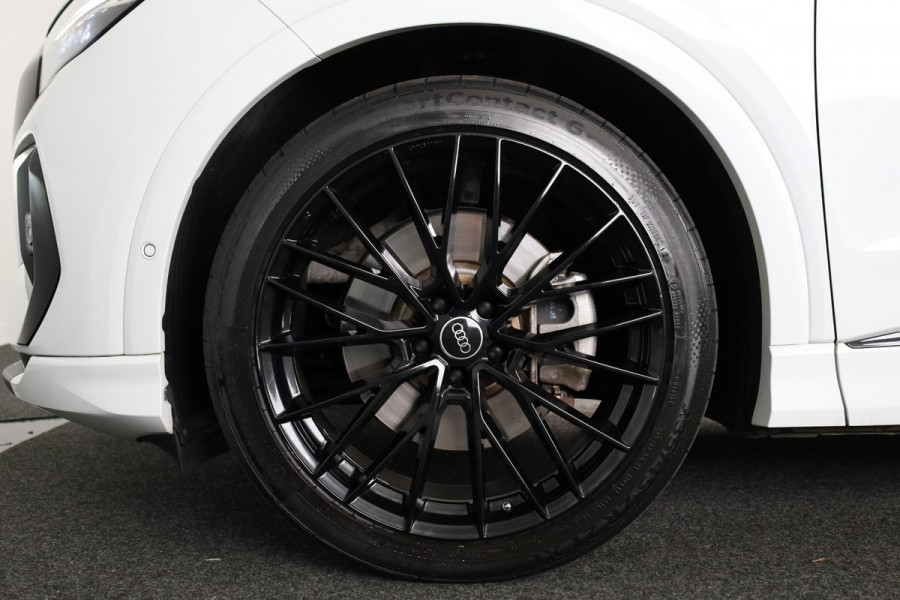 Audi Q4 Sportback e-tron 40 S edition 77 kWh 204pk | Trekhaak | 21 inch lichtmetalen velgen | Parkeercamera | Optiekpakket zwart